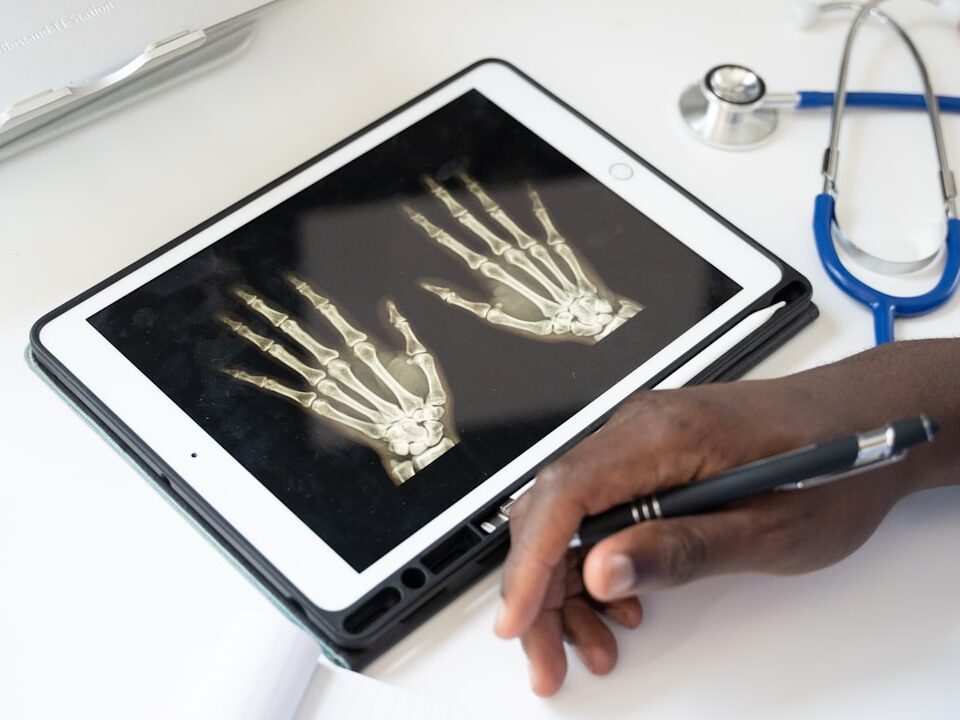 Investigații medicale obligatorii pentru angajații care lucrează în condiții speciale zgomot, substanțe chimice, efort fizic intens